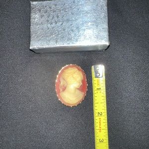 Vintage goldstone cameo pin / brooch in great condition